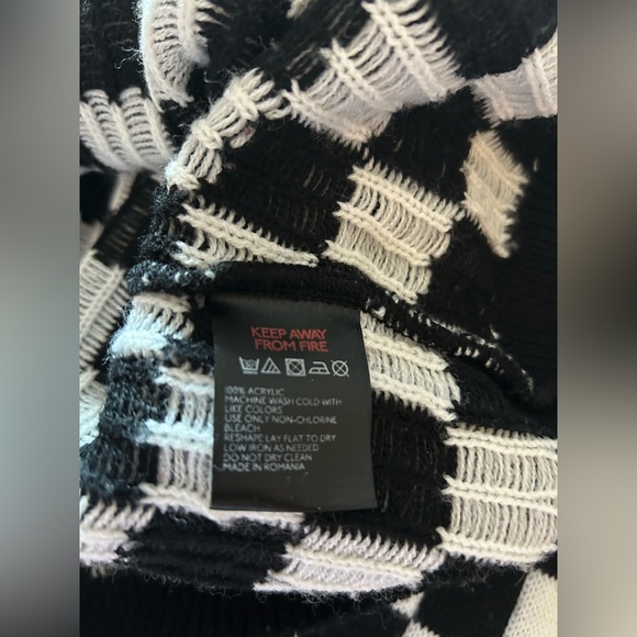 Urban Outfitters Checkerboard Sweater Size XL In Great Condition - Picture 4 of 4